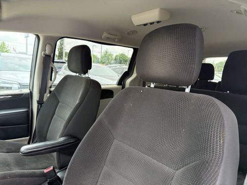 Used 2018 Dodge Grand Caravan SE FWD image 5