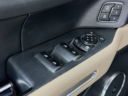 Used 2022 Ford Expedition Limited image 19