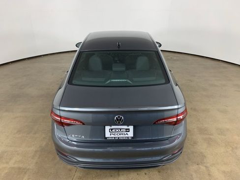 Used 2022 Volkswagen Jetta Sport image 11