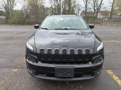 Used 2018 Jeep Cherokee Latitude w/ Altitude Package image 2
