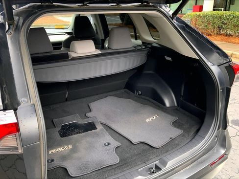Used 2020 Toyota RAV4 XLE image 32