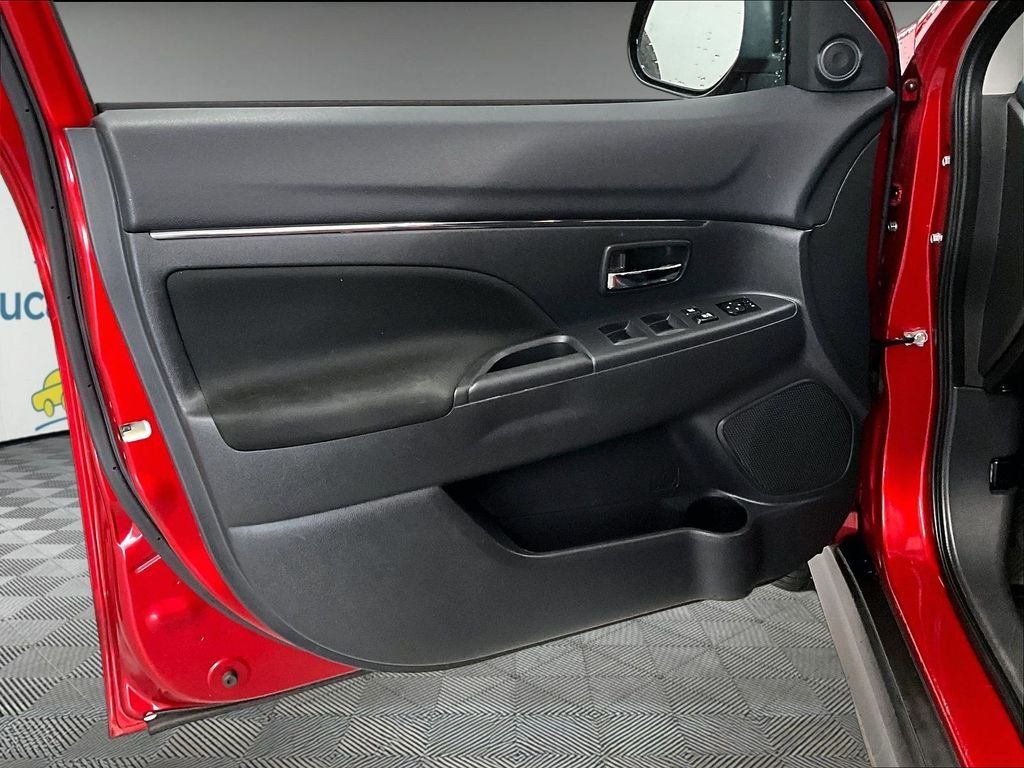 Used 2024 Mitsubishi Outlander Sport ES AWD/4WD image 9