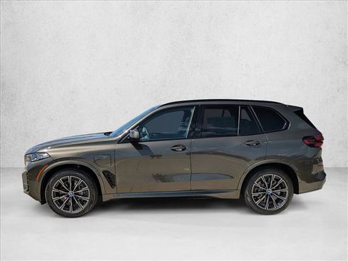 Used 2026 BMW X5 xDrive50e w/ M Sport Package image 5