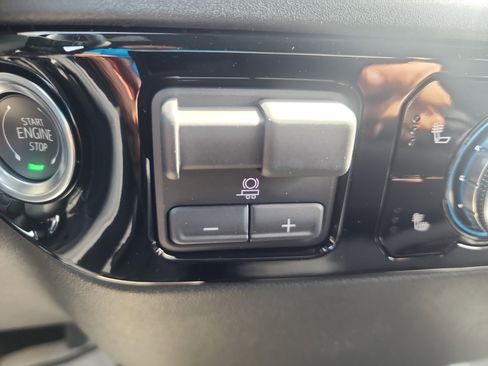 New 2025 GMC Sierra 1500 SLE w/ X31 Off-Road Package image 16