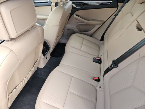 Certified 2026 Porsche Macan AWD/4WD image 28