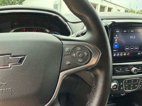 Used 2023 Chevrolet Traverse LT FWD image 15