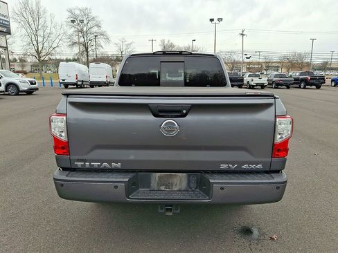Used 2017 Nissan Titan SV image 5