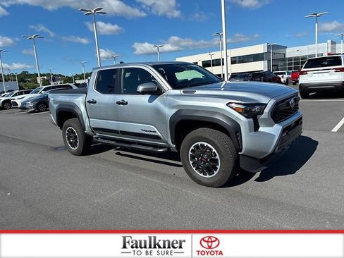 Used 2024 Toyota Tacoma TRD Off-Road w/ TRD Off Road Premium Package AWD/4WD image 3