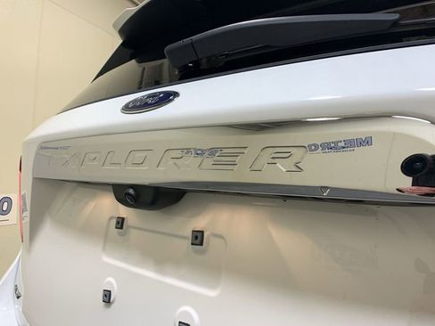 Used 2023 Ford Explorer XLT w/ Equipment Group 202A image 18