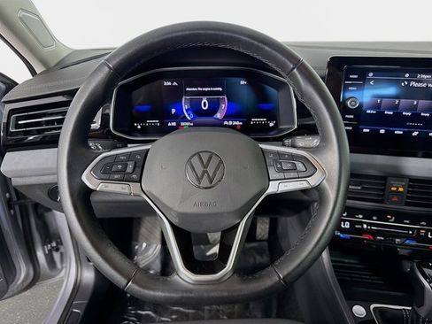 Used 2025 Volkswagen Jetta SE image 13