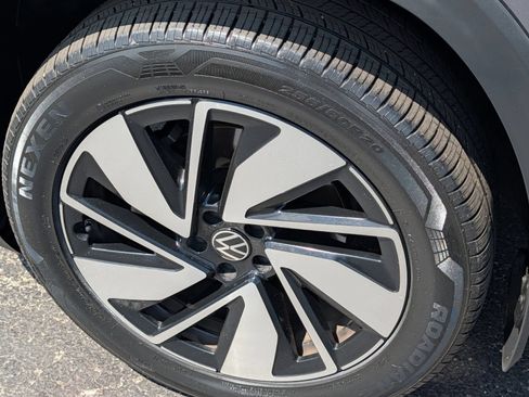 Used 2024 Volkswagen Atlas SE AWD/4WD image 14