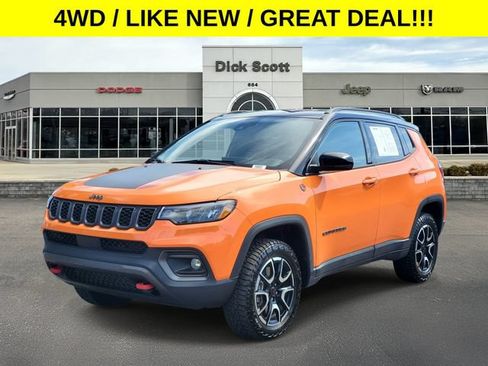 Used 2026 Jeep Compass Trailhawk AWD/4WD image 2