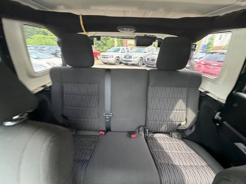 Used 2012 Jeep Wrangler Unlimited Rubicon w/ Dual Top Group AWD/4WD image 21