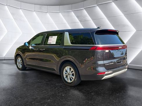 Used 2022 Kia Carnival LX FWD image 3