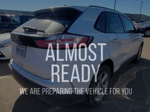 Certified 2021 Ford Edge SE image 4