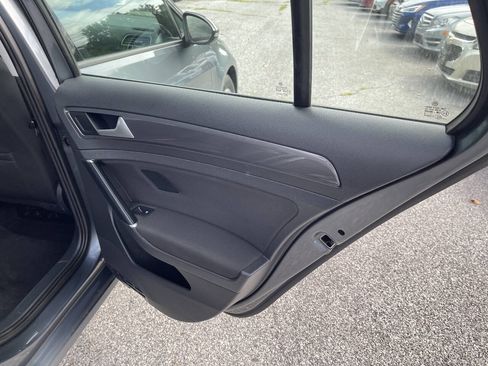 Used 2018 Volkswagen Golf S FWD image 23