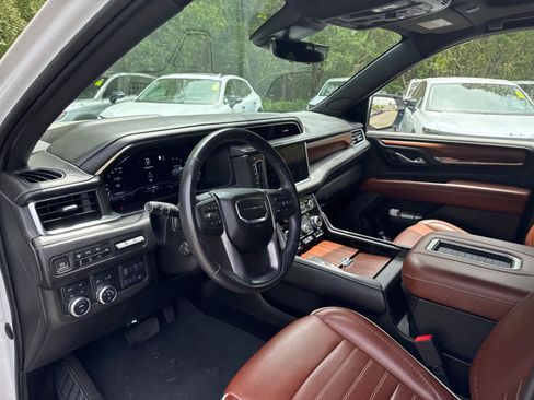 Used 2023 GMC Yukon XL Denali Ultimate AWD/4WD image 13
