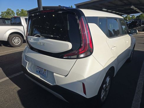 Used 2023 Kia Soul LX w/ LX Technology Package FWD image 6