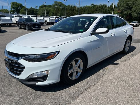 Used 2022 Chevrolet Malibu LS FWD image 1