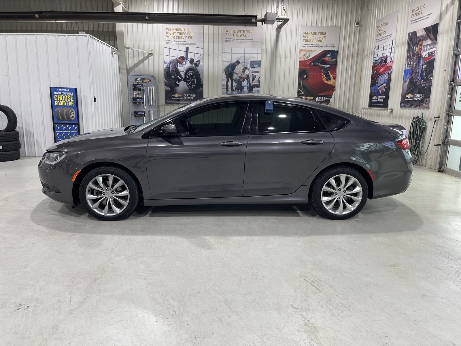 Used 2016 Chrysler 200 S w/ Comfort Group FWD image 5
