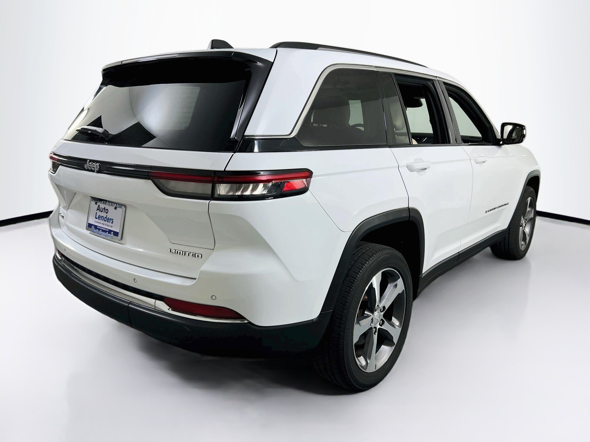 Used 2023 Jeep Grand Cherokee Limited AWD/4WD image 5