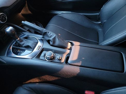 Used 2022 MAZDA MX-5 Miata Grand Touring w/ Weather Package image 20