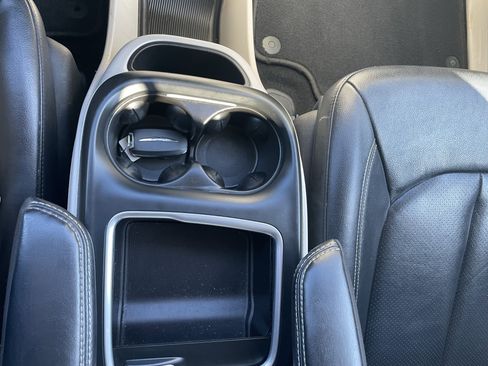 Used 2022 Chrysler Pacifica Touring-L image 25