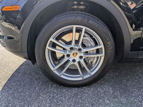 Used 2023 Porsche Cayenne image 10