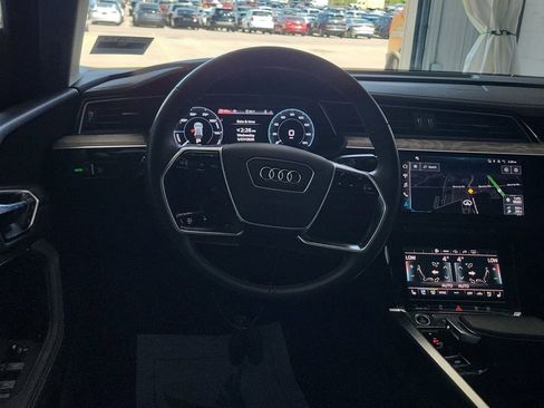 Used 2024 Audi Q8 e-tron Premium Plus AWD/4WD image 2