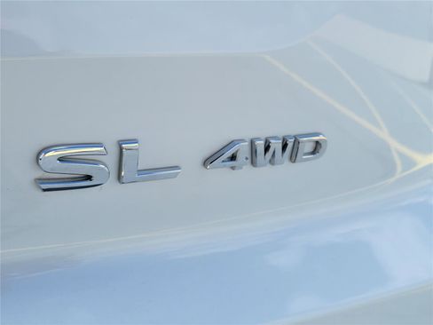 New 2025 Nissan Pathfinder SL image 6