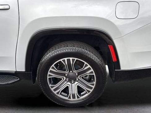 Used 2023 Jeep Wagoneer L Series II AWD/4WD image 39