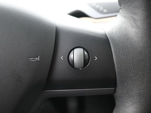 Used 2021 Tesla Model Y Long Range AWD/4WD image 20