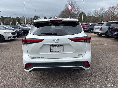 Used 2022 Toyota Highlander XSE image 11