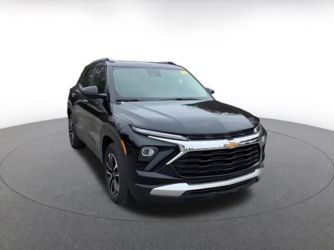 Used 2025 Chevrolet TrailBlazer LT image 3