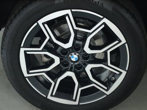Used 2025 BMW X1 xDrive28i AWD/4WD image 14