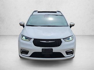 Used 2023 Chrysler Pacifica Limited FWD video 2