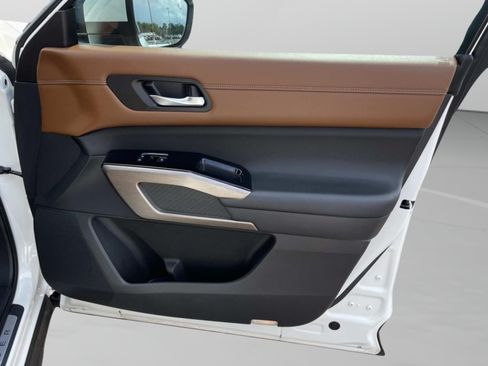 Used 2022 Nissan Pathfinder Platinum w/ Cargo Package FWD image 19