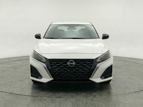 Used 2025 Nissan Altima 2.5 SV image 2