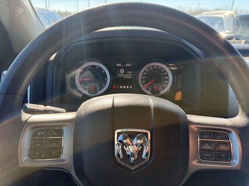 Used 2022 RAM 1500 Classic SLT image 9