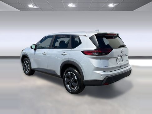 Used 2025 Nissan Rogue SV AWD/4WD image 3