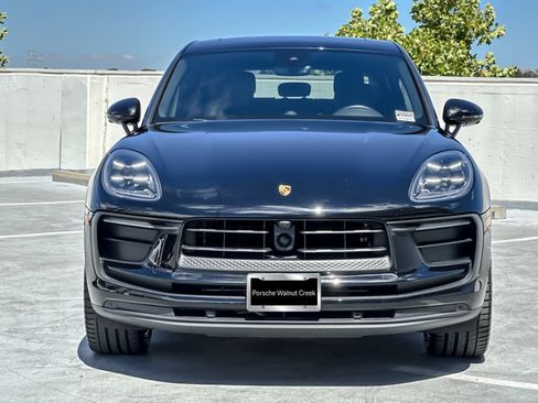 Certified 2024 Porsche Macan AWD/4WD image 12