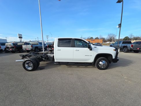 Used 2023 Chevrolet Silverado 3500 LT w/ Convenience Package image 10