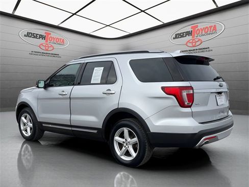 Used 2016 Ford Explorer XLT image 11