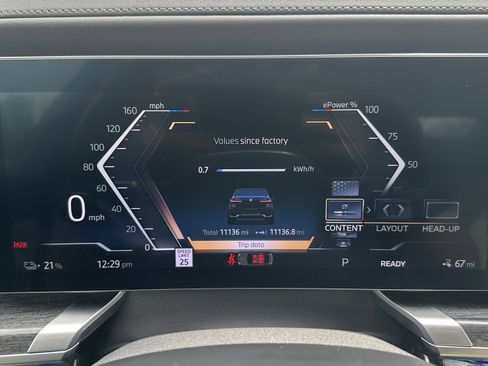 Certified 2025 BMW i7 xDrive60 w/ Premium Package image 23