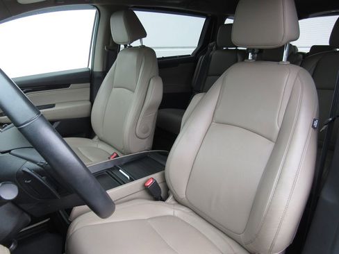 Used 2022 Honda Odyssey Touring image 11