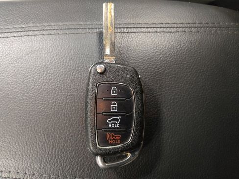 Used 2017 Hyundai Santa Fe Sport image 32