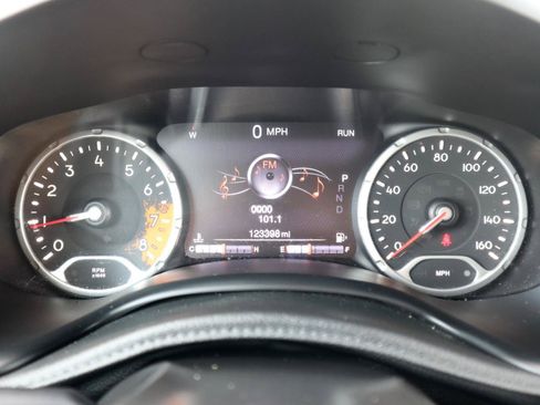 Used 2017 Jeep Renegade Limited AWD/4WD image 24