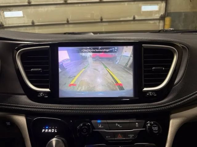 Used 2022 Chrysler Pacifica Touring-L FWD image 19