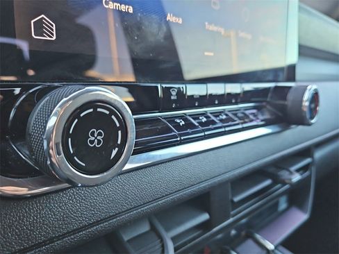 Used 2024 Chevrolet Colorado Trail Boss w/ Technology Package image 23