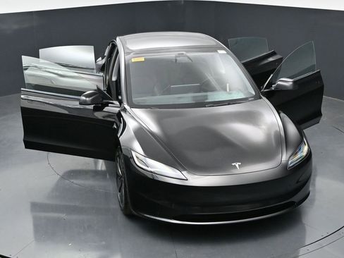 Used 2024 Tesla Model 3 Standard Range RWD image 29